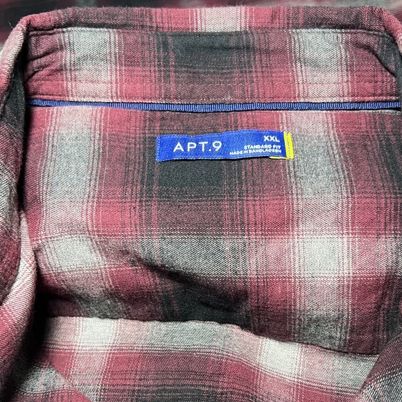 ✨Apt. 9 Men's Dark Plaid Button Down Shirt - Picture 2 of 8